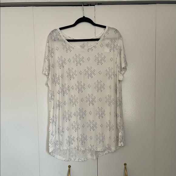 NWT gap factory luxe tshirt. White with deep, navy blue pattern. Super soft! XXL - Picture 2 of 16